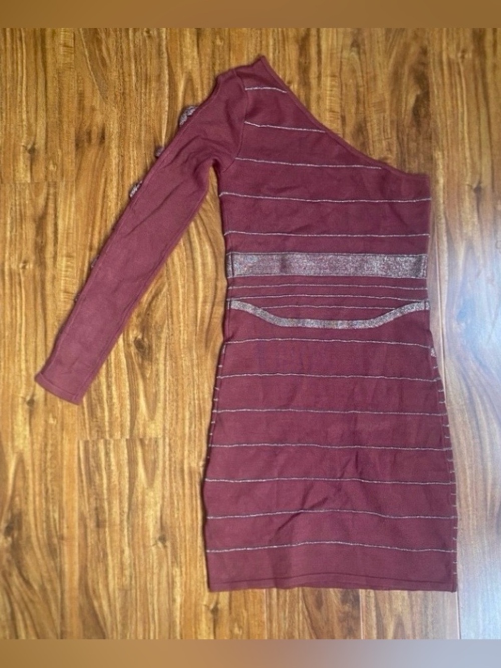 2B Bebe Wine Metallic One Shoulder Cutout Sleeve Stretch Mini Dress Size Small